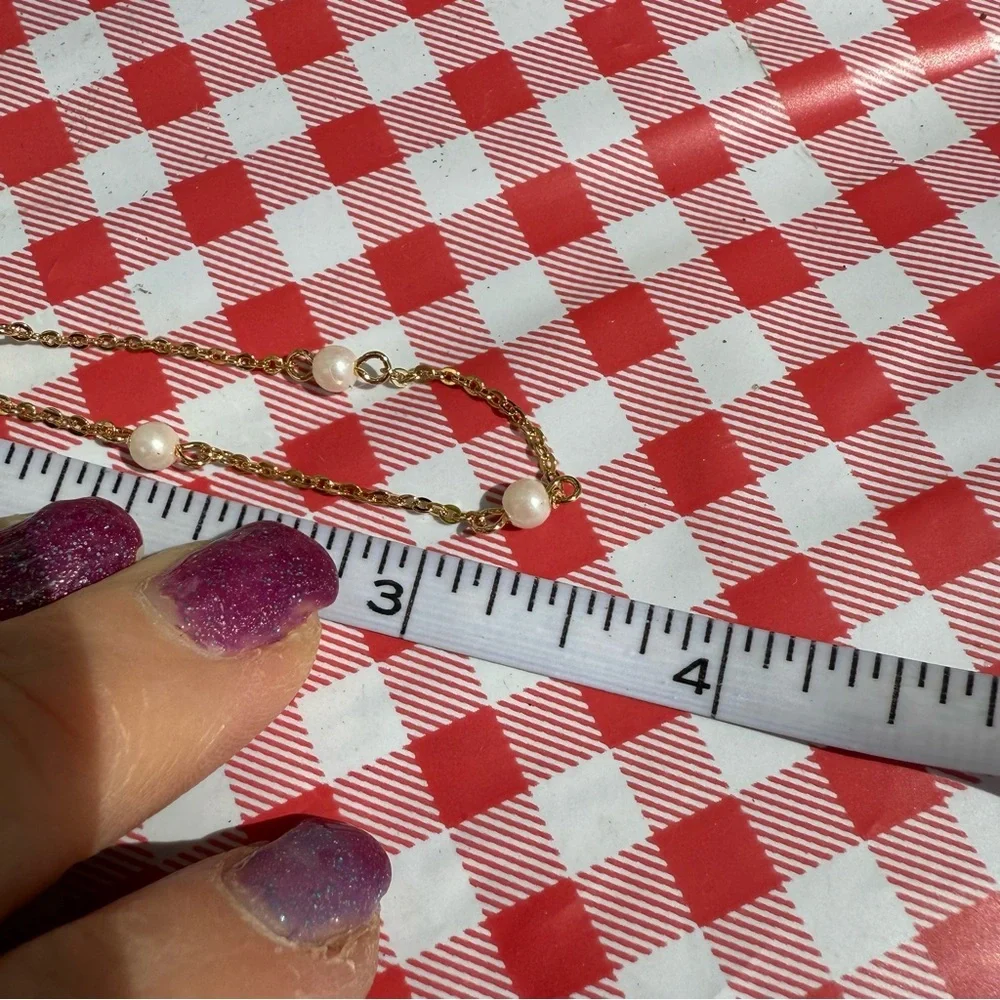Avon “Glimmer Touch” bracelet  Gold and Crystal caged design vintage 1990 NIB